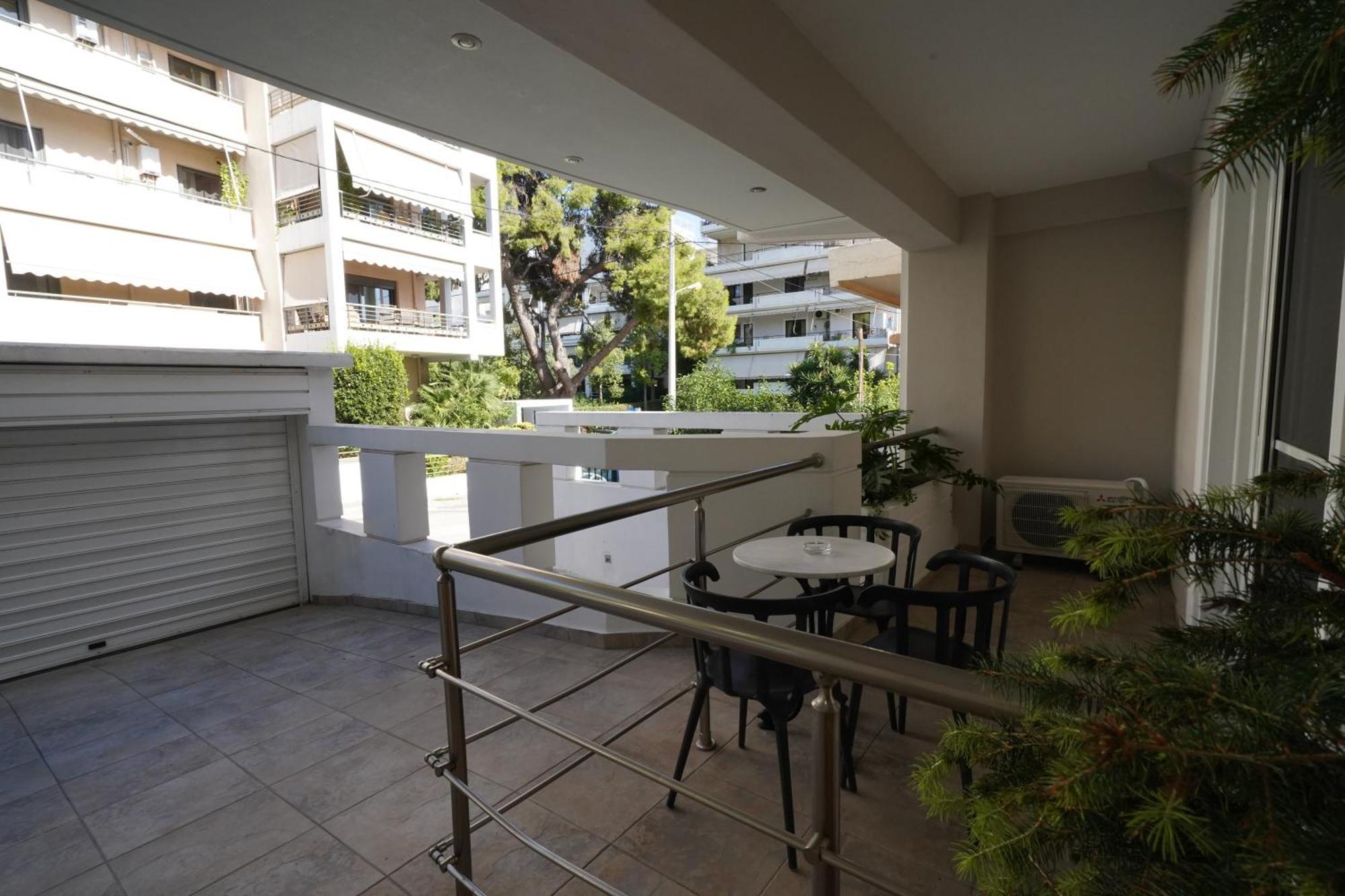Garden Apartment Next To The Mall -Private Parking Atenas Exterior foto