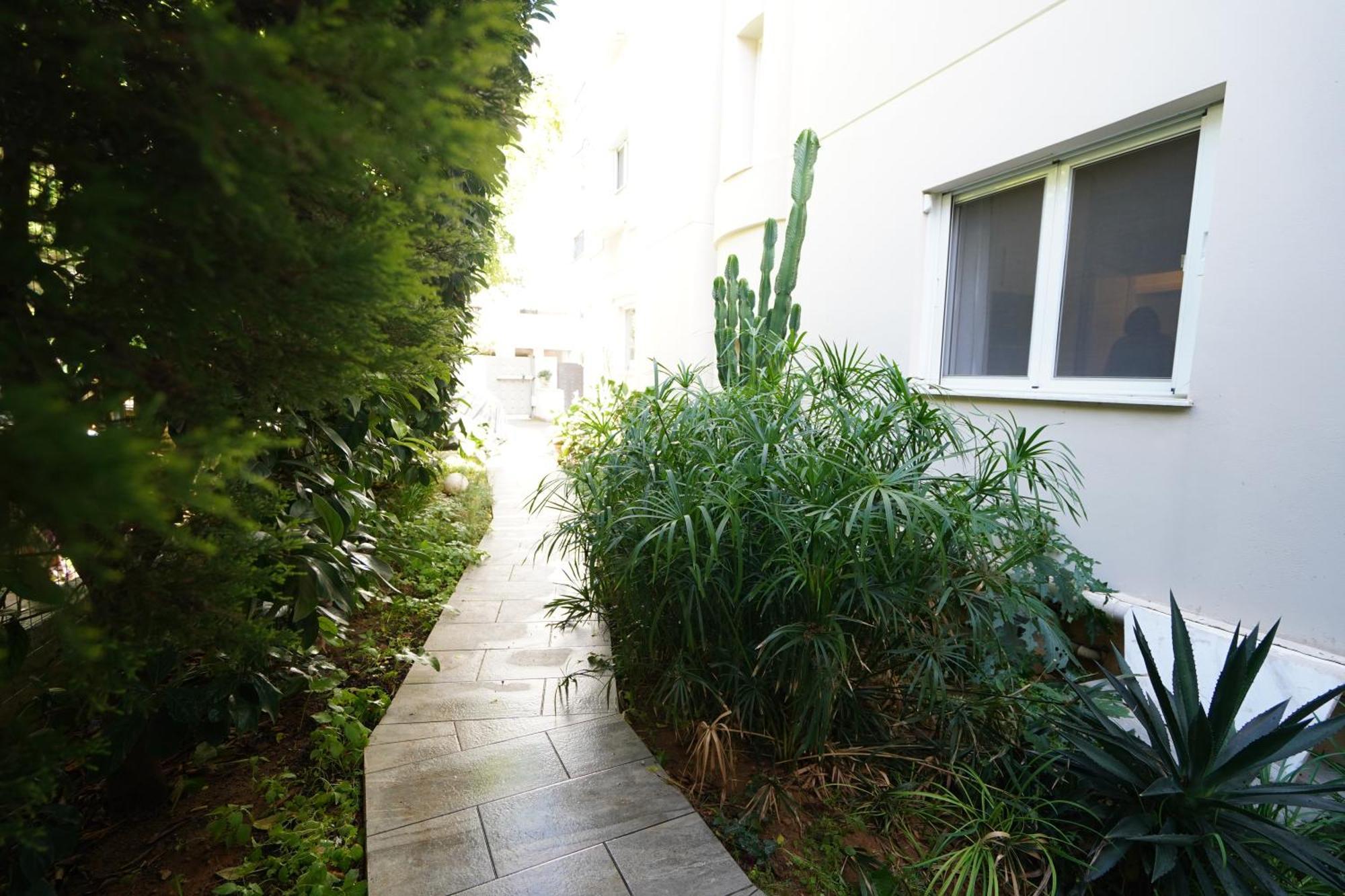 Garden Apartment Next To The Mall -Private Parking Atenas Exterior foto