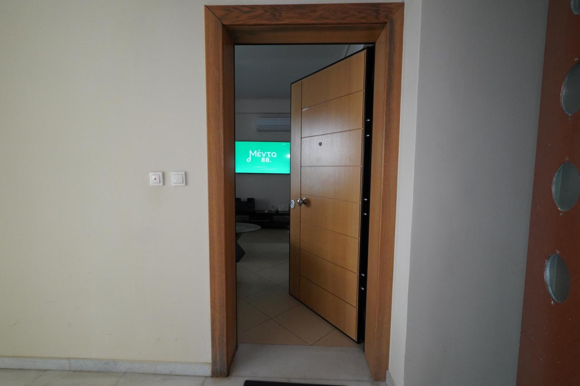 Garden Apartment Next To The Mall -Private Parking Atenas Exterior foto